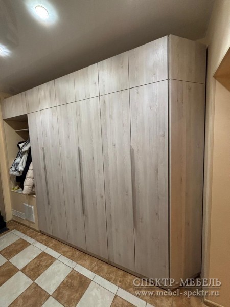 Шкафы с гладкими фасадами на заказ
