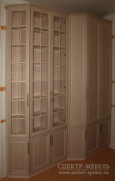 Книжный шкаф