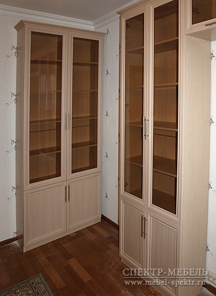 Книжный шкаф